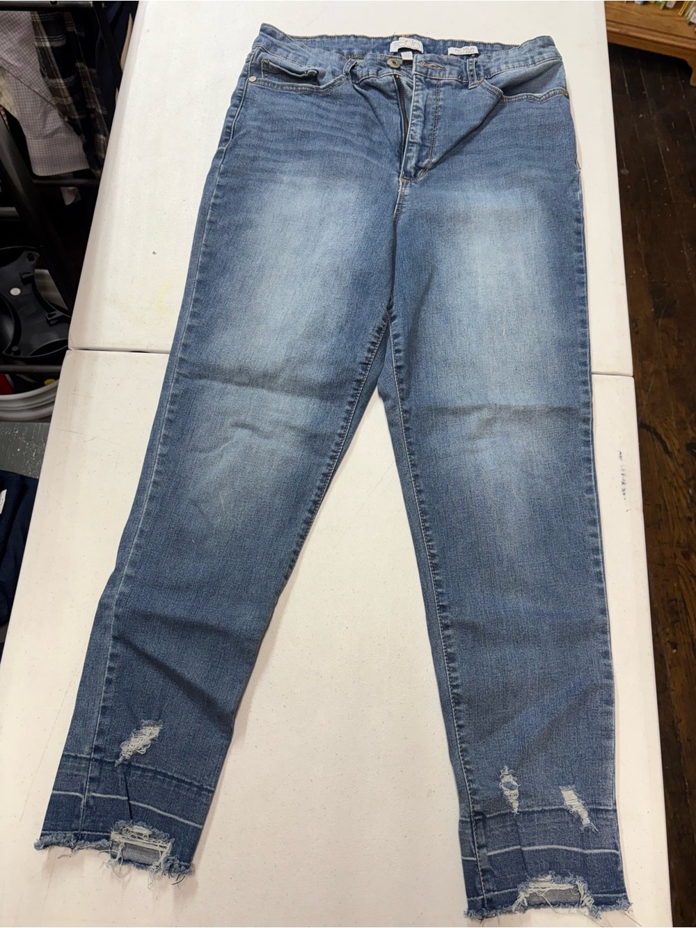sofia by sofia vergara Light Blue Distressed Ankle Jeans